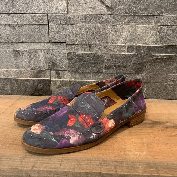 Moody Bloom Floral Loafers - Picture 5 of 11